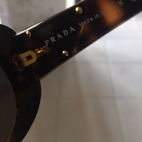 Prada sunglasses - Picture 6 of 6